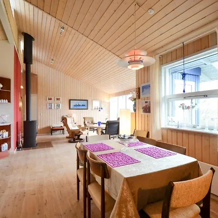Stunning In W/ Wifi And 3 Bedrooms Feriehus *