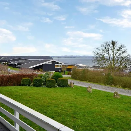 Feriehus Stunning In W/ Wifi And 3 Bedrooms