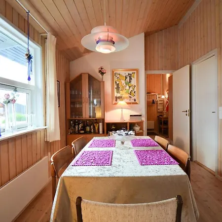 Stunning In W/ Wifi And 3 Bedrooms Feriehus